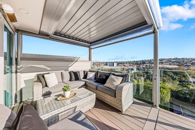 Photo of property in 2/12 Browns Road, Rothesay Bay, Auckland, 0630