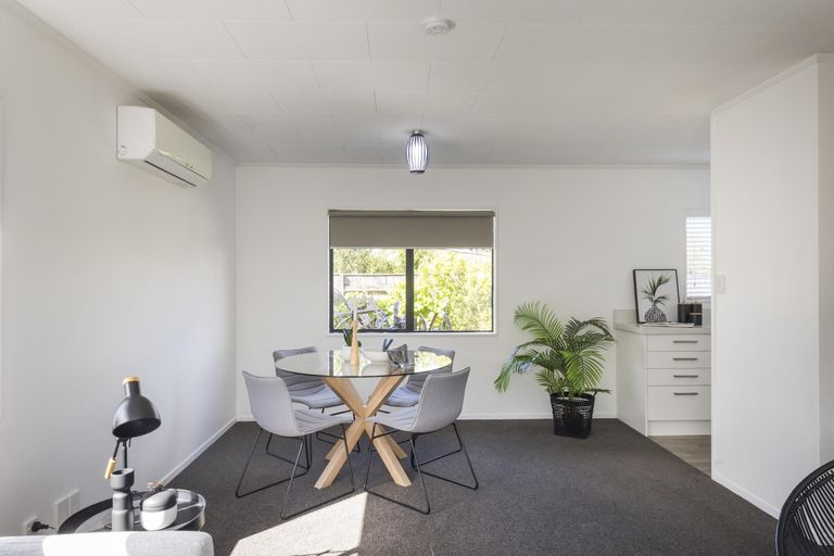 Photo of property in 19 Leander Place, Milson, Palmerston North, 4414