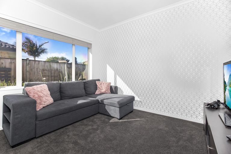 Photo of property in 28 Belfry Place, Wattle Downs, Auckland, 2103