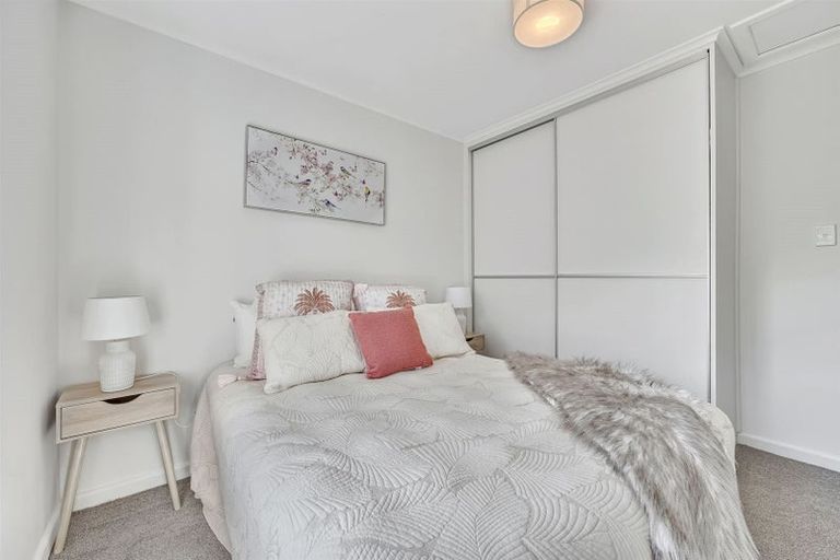 Photo of property in 1/11 Glenfern Road, Mellons Bay, Auckland, 2014