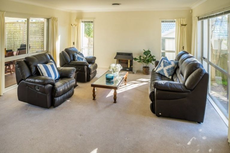 Photo of property in 3 Mariners Way, Whitby, Porirua, 5024