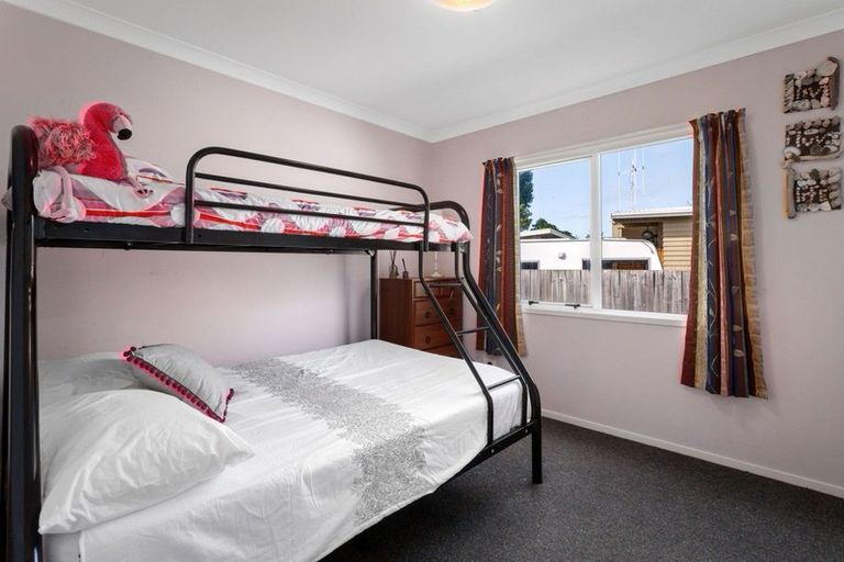 Photo of property in 15a Roretana Drive, Athenree, Katikati, 3177