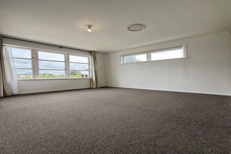 Photo of property in 52 Seymour Road, Sunnyvale, Auckland, 0612