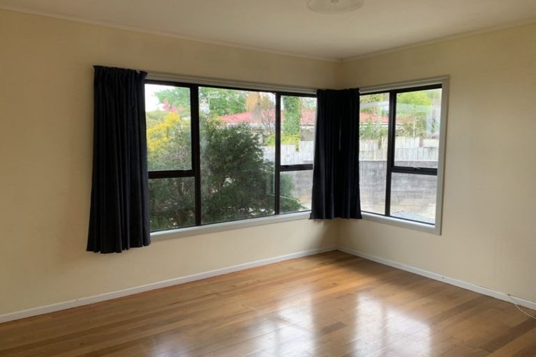 Photo of property in 9 Ward Crescent, Te Atatu Peninsula, Auckland, 0610