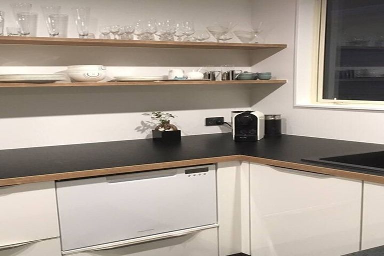 Photo of property in 17 Palliser Road, Roseneath, Wellington, 6011