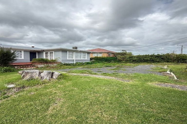 Photo of property in 52 Seymour Road, Sunnyvale, Auckland, 0612