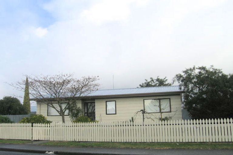 Photo of property in 2 Peary Place, Flaxmere, Hastings, 4120