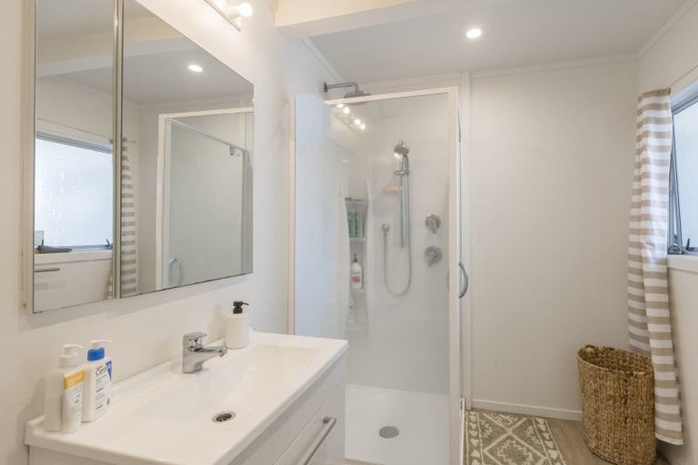 Photo of property in 12 Kowhai Grove, Raumati Beach, Paraparaumu, 5032