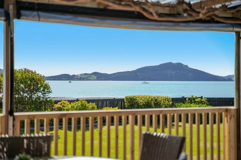 Photo of property in 2 Karaka Road, Kawakawa Bay, Papakura, 2585