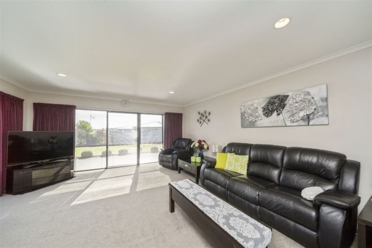 Photo of property in 11 Reremoana Close, Hawera, 4610