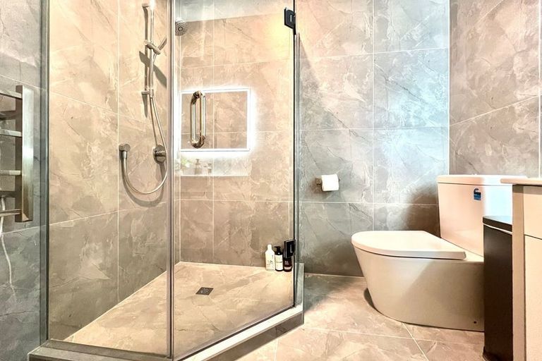 Photo of property in 2/1 Kaponga Crescent, New Lynn, Auckland, 0600