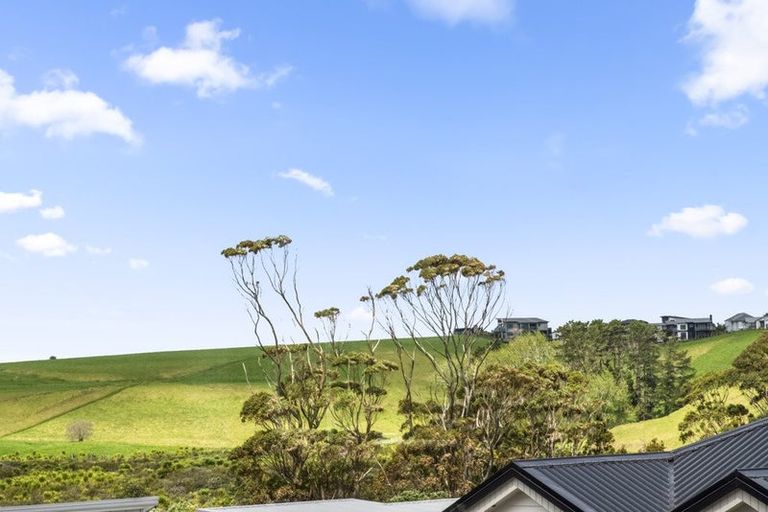 Photo of property in 1 Luff Place, Long Bay, Auckland, 0630