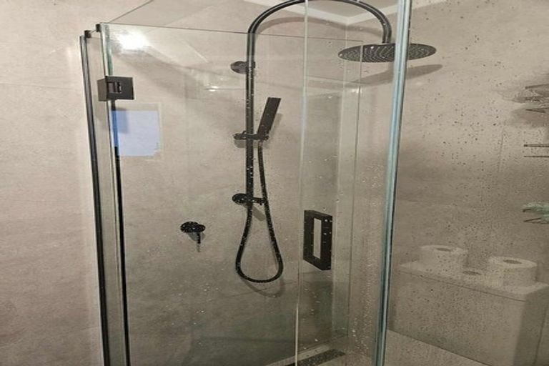 Photo of property in 2/99 Konini Road, Titirangi, Auckland, 0604