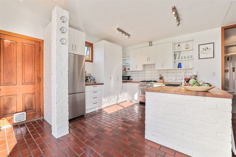 Photo of property in 18 Saint James Avenue, Papanui, Christchurch, 8053