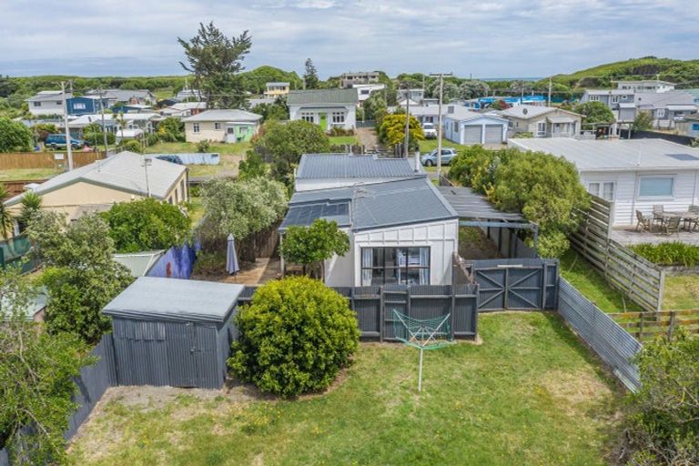 Photo of property in 15 Rangitane Street, Himatangi Beach, Foxton, 4891