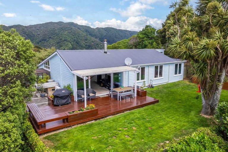 Photo of property in 51 Howard Road, Point Howard, Lower Hutt, 5013