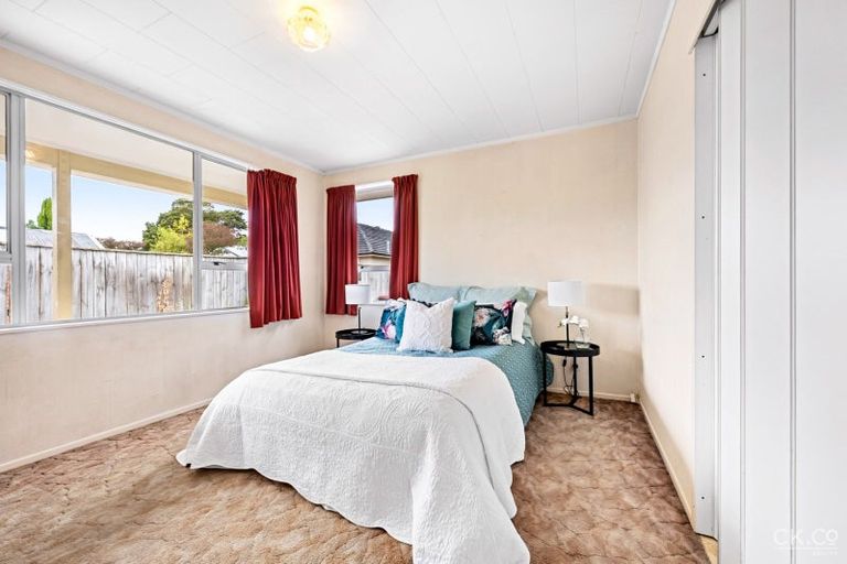 Photo of property in 2/18 Seddon Street, Wallaceville, Upper Hutt, 5018