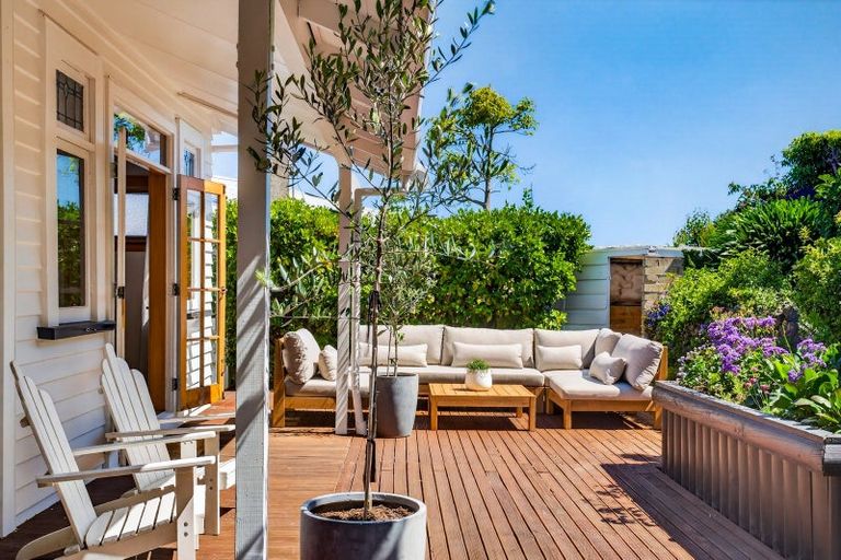 Photo of property in 12 Guys Hill Road, Hospital Hill, Napier, 4110