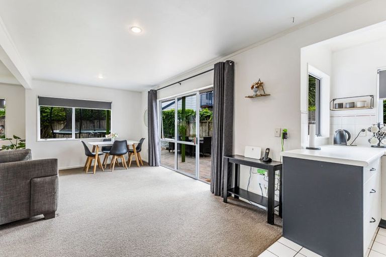 Photo of property in 1/41 Colwill Road, Massey, Auckland, 0614