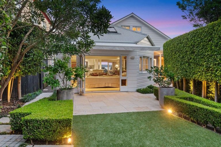 Photo of property in 11 King Edward Parade, Devonport, Auckland, 0624