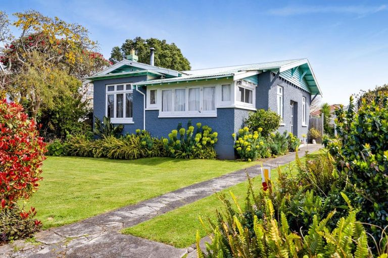 Photo of property in 3 George Street, Hawera, 4610