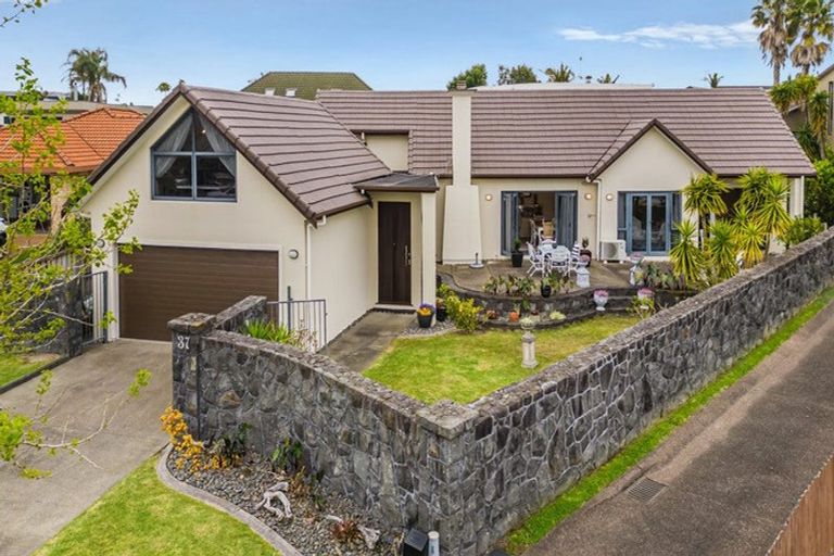 Photo of property in 37 Starlight Cove, Hobsonville, Auckland, 0618