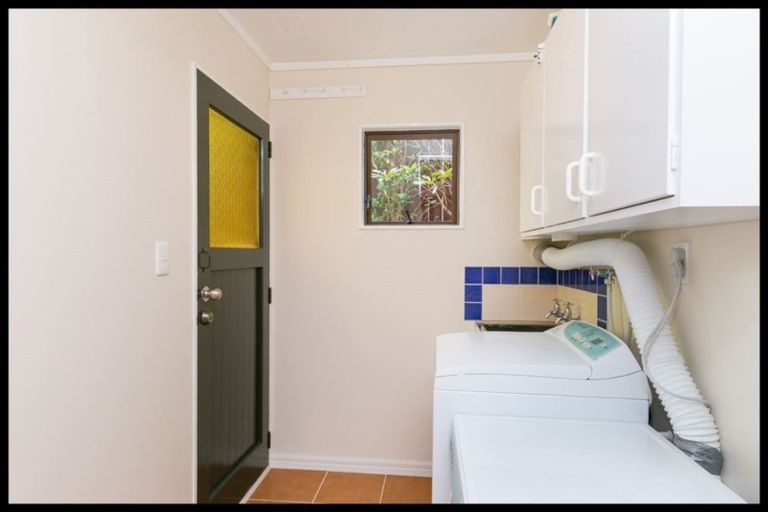 Photo of property in 2 Woodford Way, Crofton Downs, Wellington, 6035