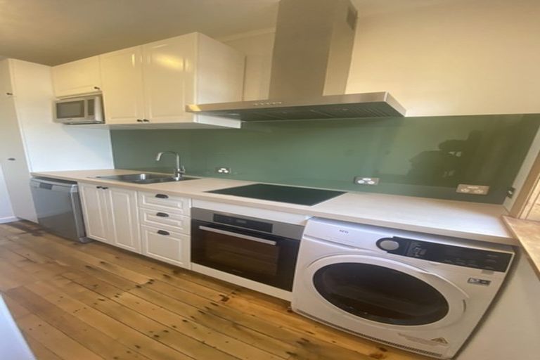 Photo of property in 186 Oriental Parade, Oriental Bay, Wellington, 6011