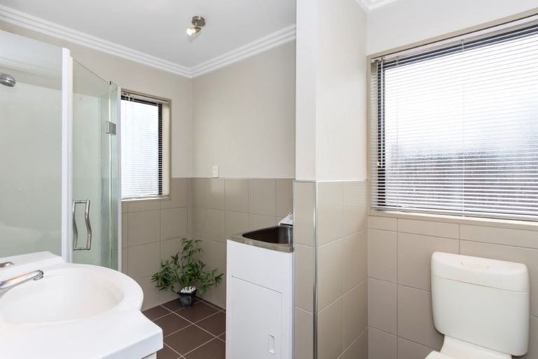 Photo of property in 2/190 Devonport Road, Tauranga, 3110