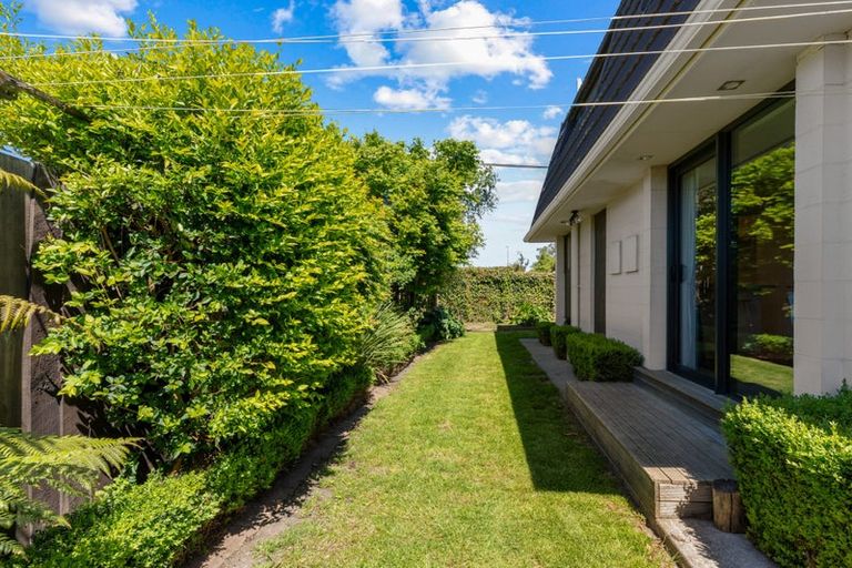 Photo of property in 2/117a Prestons Road, Redwood, Christchurch, 8051