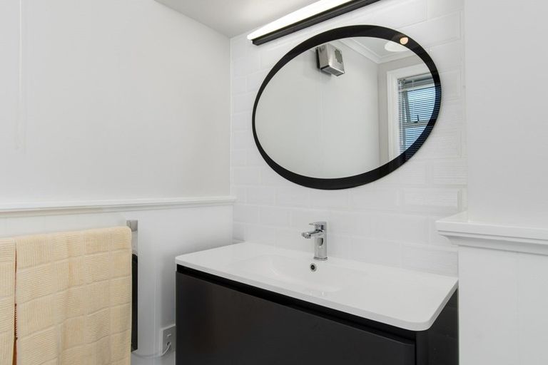 Photo of property in 63 Harbour View Road, Omokoroa, 3114