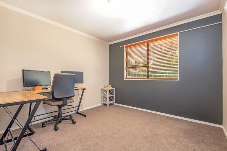 Photo of property in 12 Hillcrest Drive, Kelvin Grove, Palmerston North, 4414