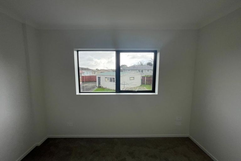 Photo of property in 8d Minaret Drive, Bucklands Beach, Auckland, 2014