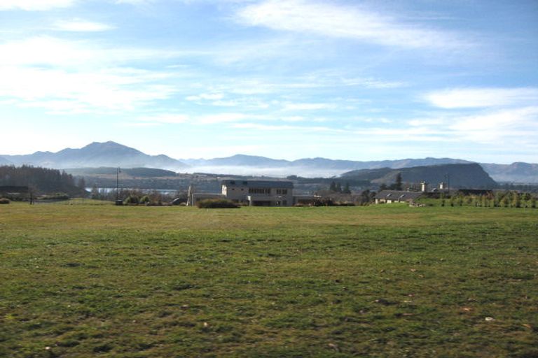 Photo of property in 8 Foxglove Heights, Wanaka, 9305