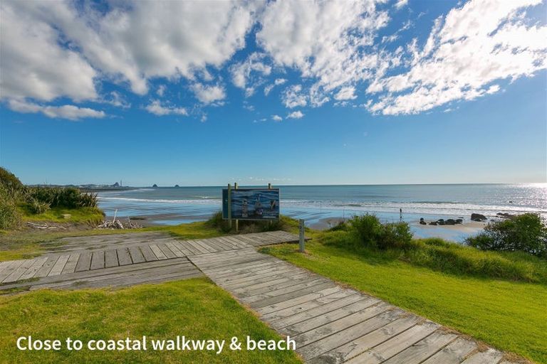 Photo of property in 6 Pebble Beach Court, Waiwhakaiho, New Plymouth, 4312