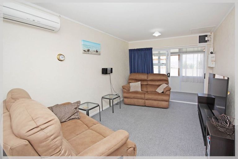 Photo of property in 8 Hart Street, Foxton Beach, Foxton, 4815