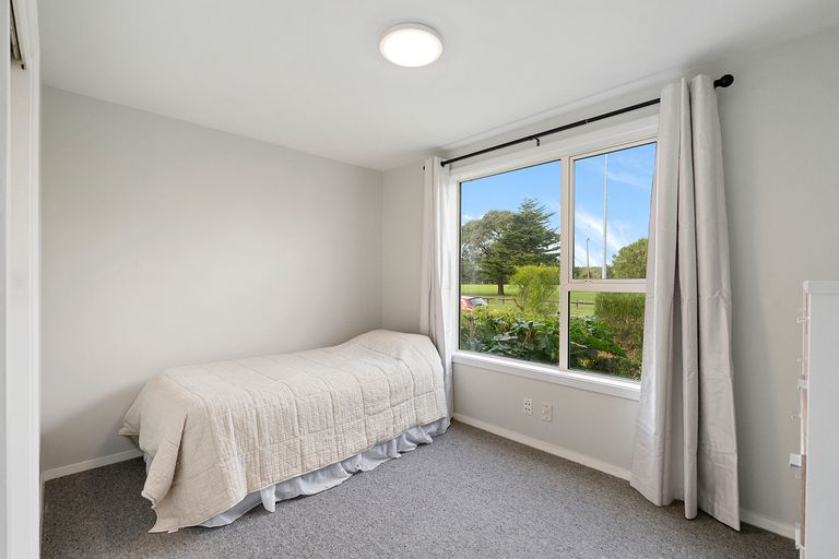 Photo of property in 36 Oakley Crescent, Hornby, Christchurch, 8042
