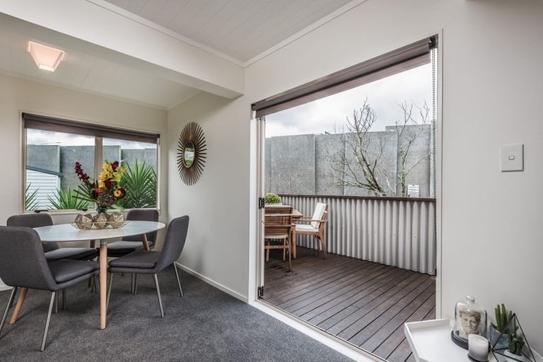 Photo of property in 1042a Great North Road, Point Chevalier, Auckland, 1022
