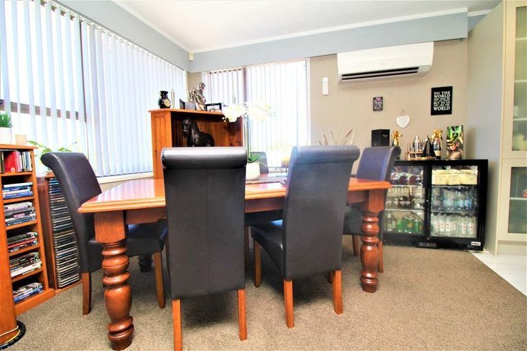 Photo of property in 5 Claridge Street, Glen Eden, Auckland, 0602