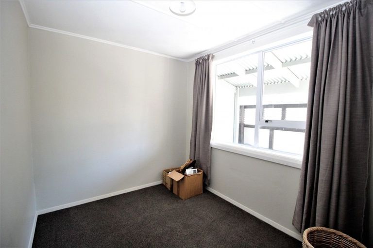 Photo of property in 12 Ross Street, Woodville, 4920