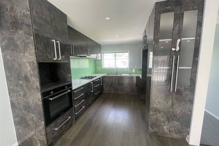 Photo of property in 1/1 Ribblesdale Road, Henderson, Auckland, 0612