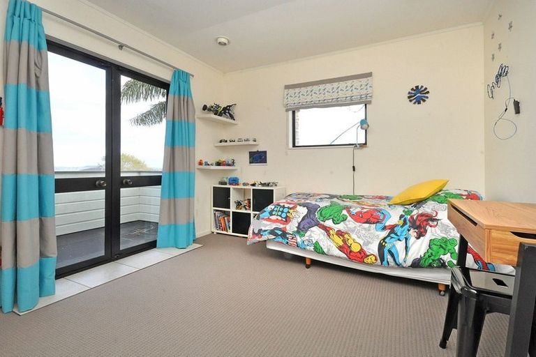 Photo of property in 1/16 Glucina Avenue, West Harbour, Auckland, 0618