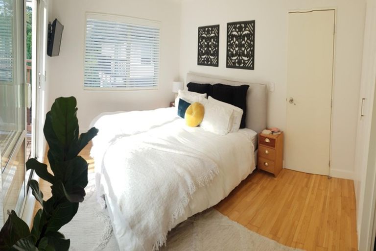 Photo of property in 82e Verbena Road, Birkdale, Auckland, 0626