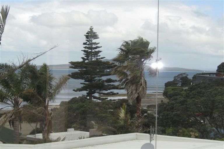 Photo of property in 2/50 Masterton Road, Rothesay Bay, Auckland, 0630