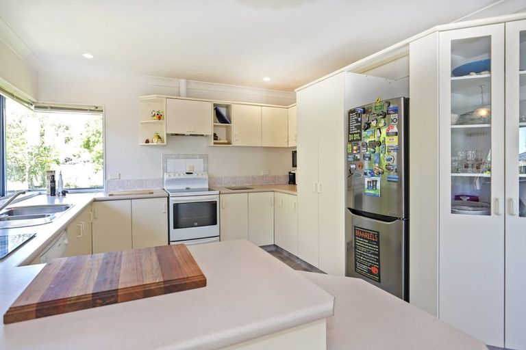 Photo of property in 25 Meadowviews Drive, Welcome Bay, Tauranga, 3112