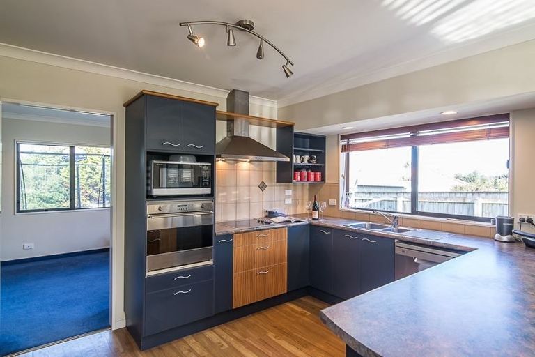 Photo of property in 6 Shearwater Rise, Paraparaumu Beach, Paraparaumu, 5032