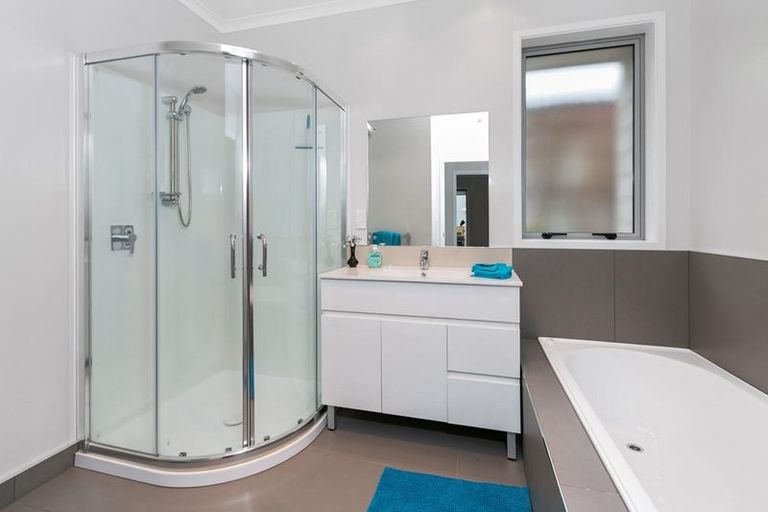 Photo of property in 27 Ballintoy Park Drive, Welcome Bay, Tauranga, 3175