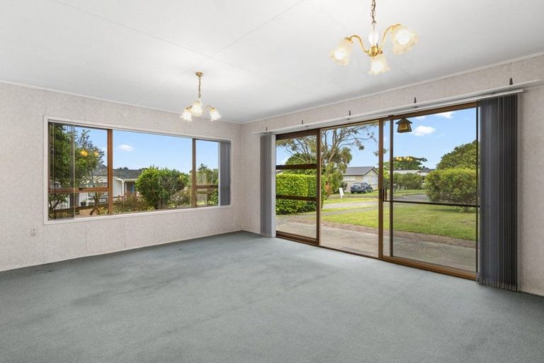 Photo of property in 11 Tui Place, Waiuku, 2123