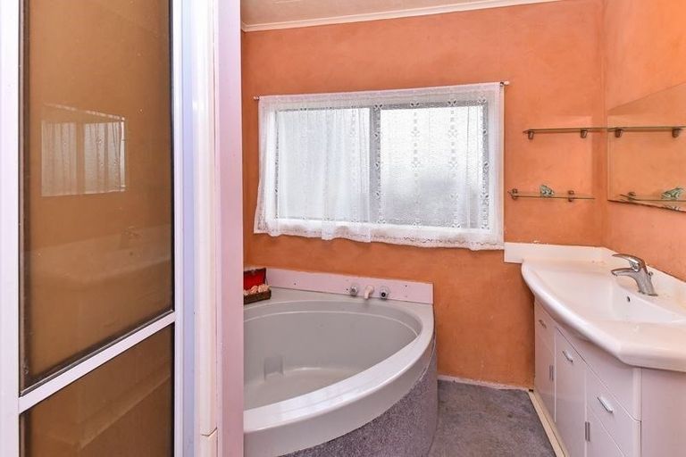 Photo of property in 17 Mcinnes Road, Weymouth, Auckland, 2103