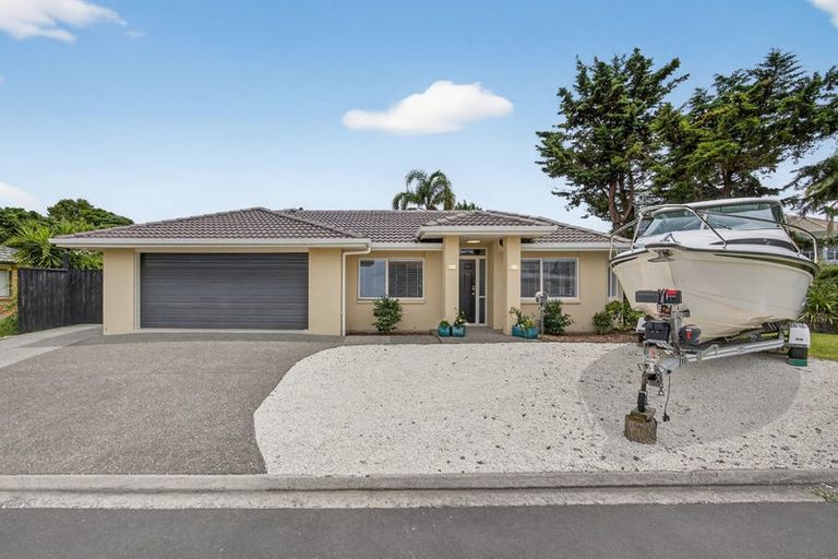 Photo of property in 6d Clearwater Cove, West Harbour, Auckland, 0618
